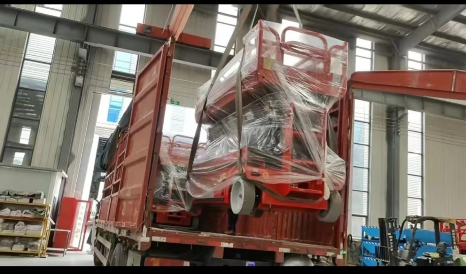 自行走12米剪叉升降平臺(圖2) 9d08ae3cc124e655a412cf84ffffc3f.jpg